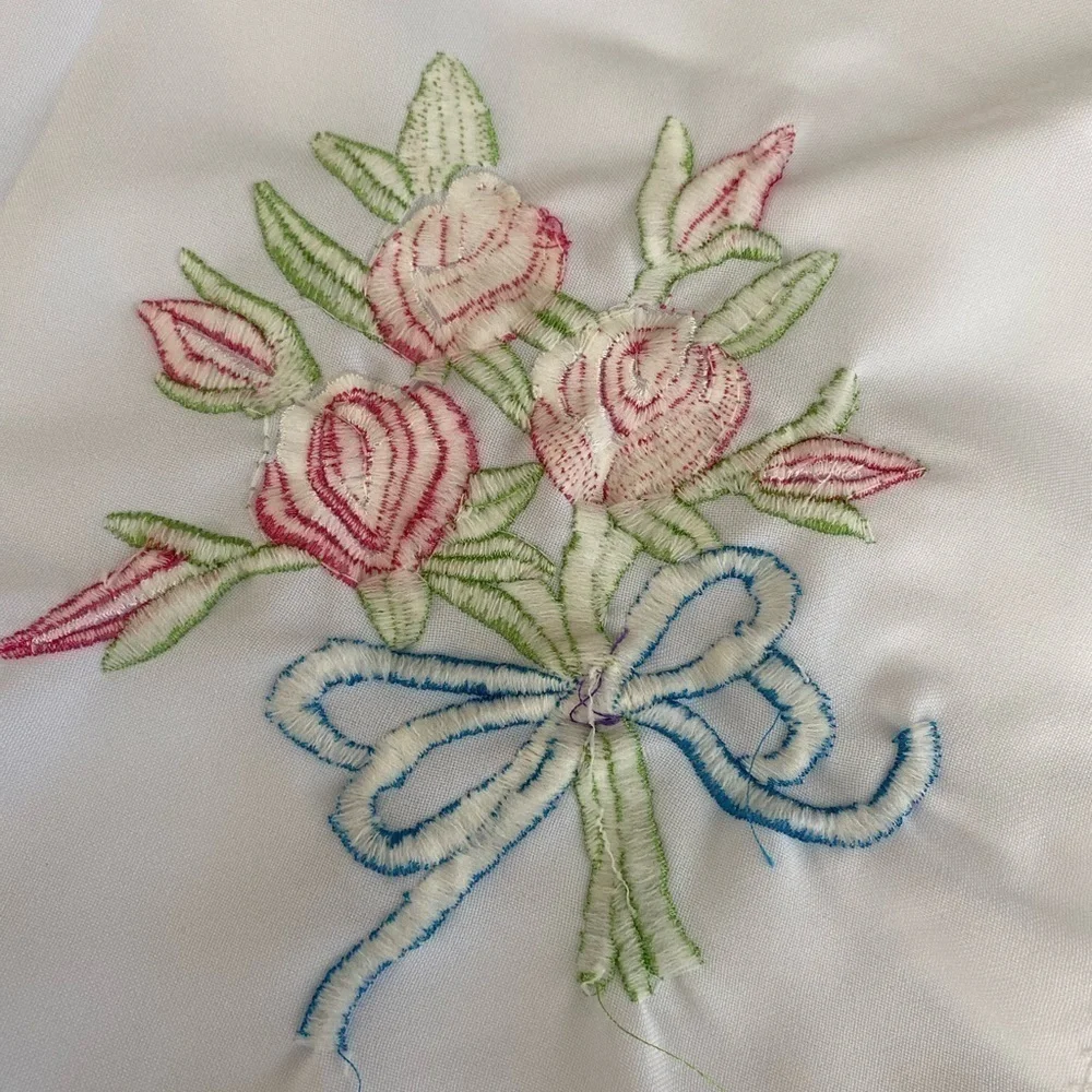 Hand embroidery 🪡 🧵 to wrap tortillas